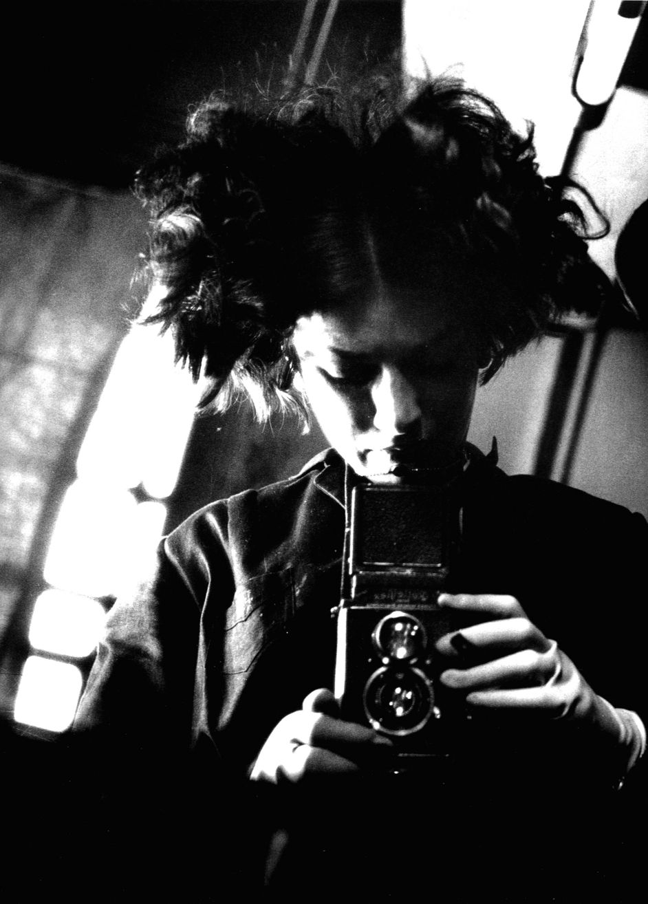 Black and white photo: Eva Besnyö, Self-portrait, Berlin 1931