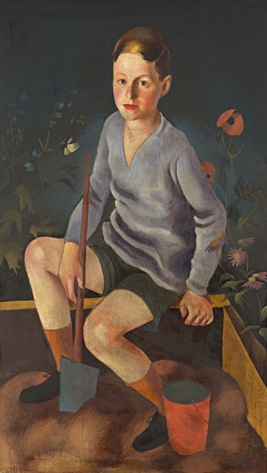 Painting: A young male figure with short hair is sitting on the edge of a sandpit, holding a shovel in his right hand. Behind him, various flowers grow against an otherwise dark blue background. The painting is painted in rather earthy tones.