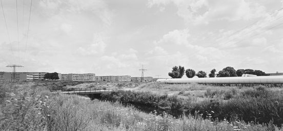 André Kirchner, Ost, Marzahn, Falkenberg, Wuhle und Hellersdorfer Weg, aus der Serie „Stadtrand Berlin 1993/94“ © André Kirchner; Repro: Anja Elisabeth Witte