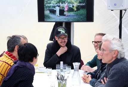 Diskursives Dinner im Küchenmonument, 29.4.2015, Foto: Jirka Jansch Diskursives Dinner im Küchenmonument, 29.4.2015, Foto: Jirka Jansch