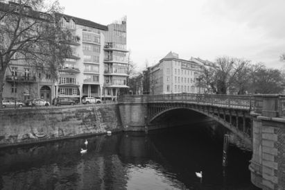 Berliner Architekturen der 1980er Jahre - Audiowalk Route 2, Admiralbrücke, Foto: © Ludger Paffrath Berliner Architekturen der 1980er Jahre - Audiowalk Route 2, Admiralbrücke, Foto: © Ludger Paffrath