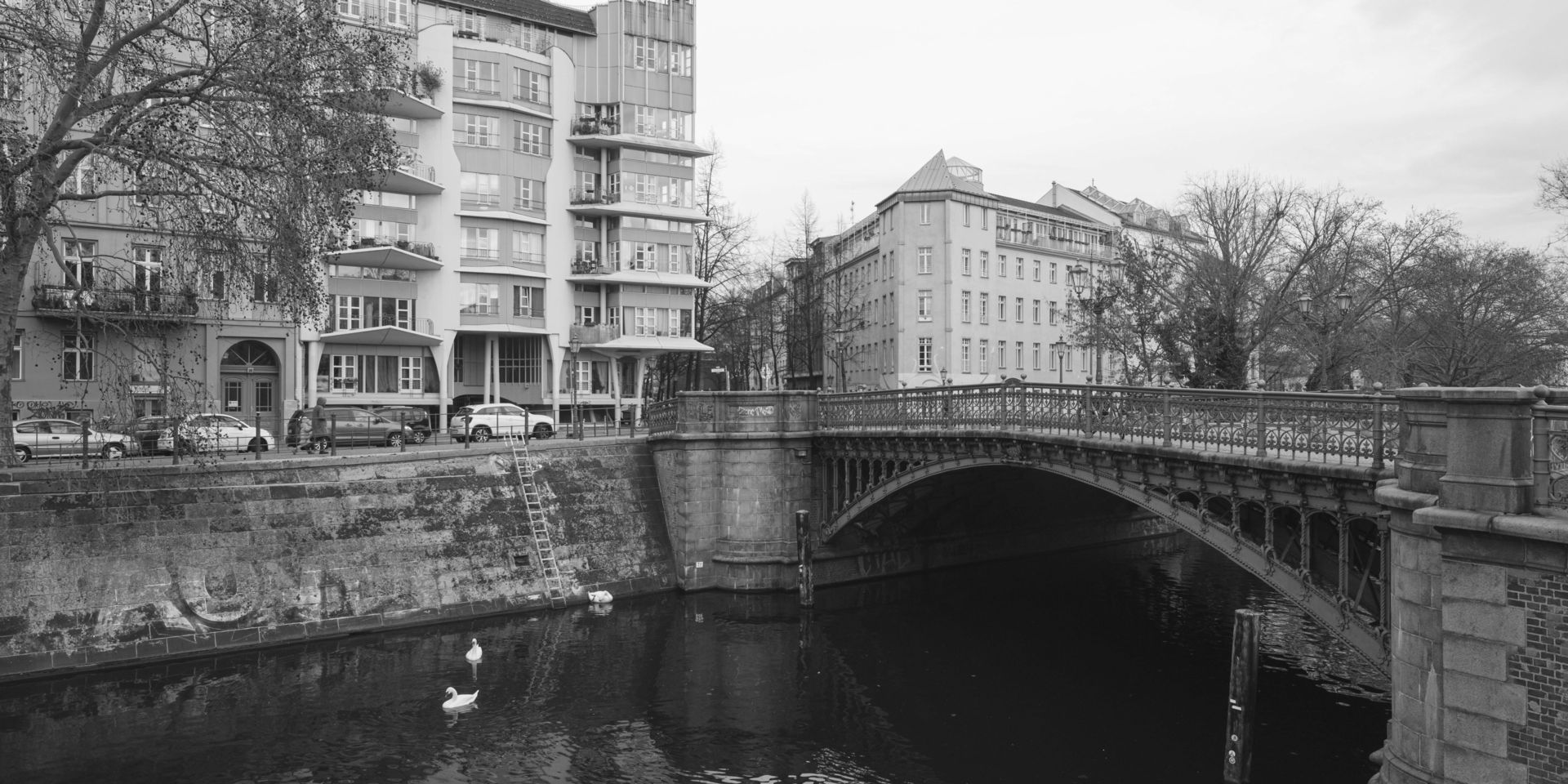Raus in die Stadt! - Audiowalks zur Ausstellung "Anything Goes? Berliner Architekturen der 1980er Jahre"