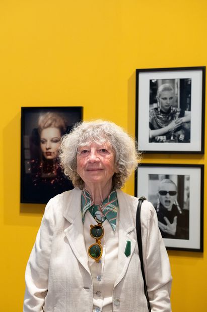 Ulrike Ottinger in der Ausstellung „ZusammenSpiel. Tabea Blumenschein - Ulrike Ottinger“, Foto: © Harry Schnitger Ulrike Ottinger in der Ausstellung „ZusammenSpiel. Tabea Blumenschein - Ulrike Ottinger“, Foto: © Harry Schnitger