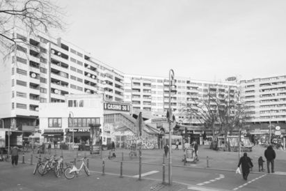 Berliner Architekturen der 1980er Jahre - Audiowalk Route 2, Kottbusser Tor und NKZ, Tiefbauamt Kreuzberg, Senator für Verkehr und Betriebe, Senator für Stadtentwicklung und Umweltschutz, u.a., Foto: © Ludger Paffrath Berliner Architekturen der 1980er Jahre - Audiowalk Route 2, Kottbusser Tor und NKZ, Tiefbauamt Kreuzberg, Senator für Verkehr und Betriebe, Senator für Stadtentwicklung und Umweltschutz, u.a., Foto: © Ludger Paffrath