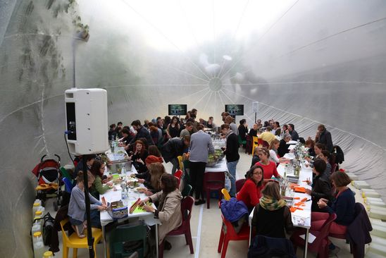 Diskursives Dinner im Küchenmonument, 29.4.2015, Foto: Jirka Jansch