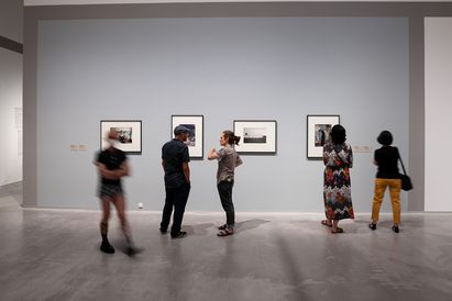 Ausstellungsansicht „Sibylle Bergemann. Stadt Land Hund, Fotografien 1966-2010“ Foto: © Harry Schnitger Ausstellungsansicht „Sibylle Bergemann. Stadt Land Hund, Fotografien 1966-2010“ Foto: © Harry Schnitger