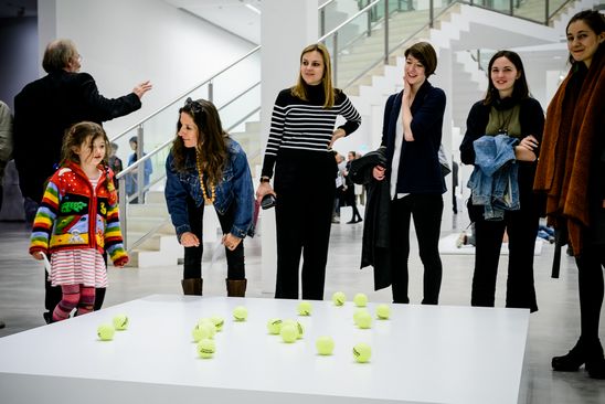 Preview der Ausstellung "Erwin Wurm. Bei Mutti" für Freund*innen der Berlinischen Galerie aus dem Förderverein, 13.4.2016, Foto: Hannes Wiedemann