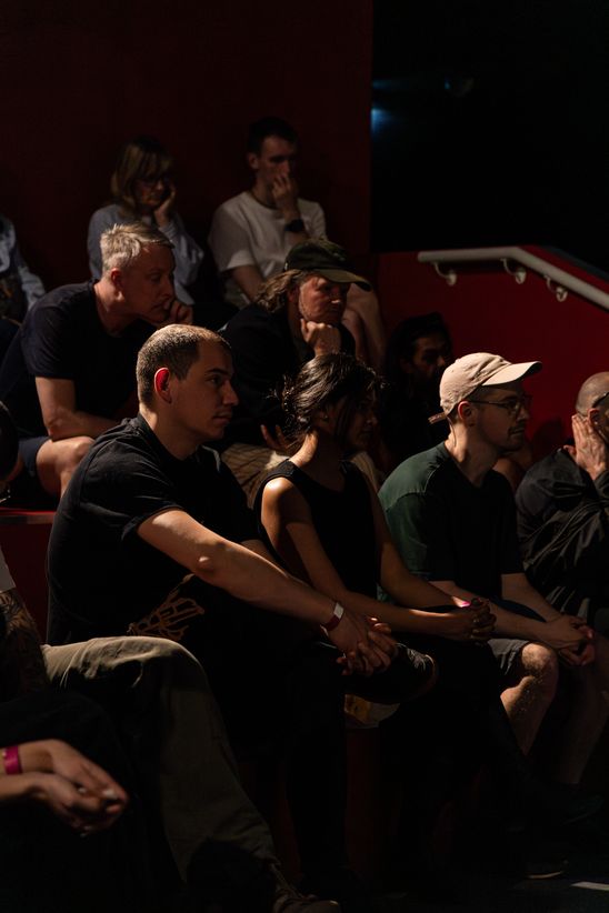 Foto: Nahaufnahme der Publikumsreihen im IBB-Videoraum.