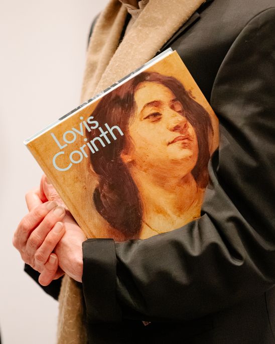Photo: A person is holding the exhibition catalogue.