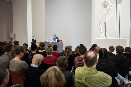 Lesung mit Schauspieler Max Riemelt aus "Auguste Bolte" von Kurt Schwitters, 4.11.2016, Foto: Harry Schnitger Lesung mit Schauspieler Max Riemelt aus "Auguste Bolte" von Kurt Schwitters, 4.11.2016, Foto: Harry Schnitger