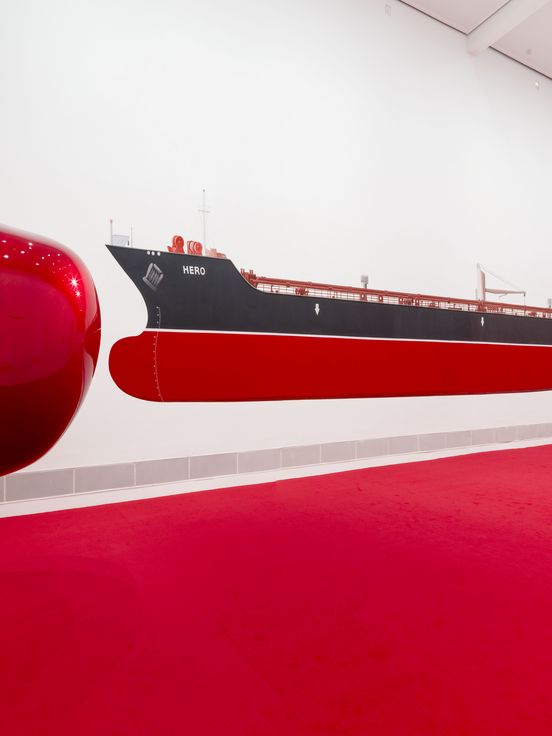 Ausstellungsansicht „Monira Al Qadiri. Hero“