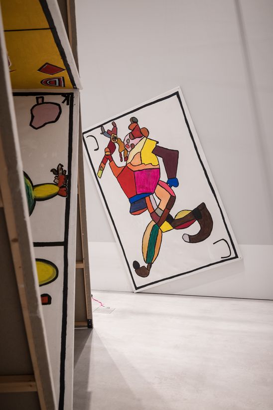 Foto: Teil der überlebensgroßen Karteninstallation der Kunstwerkstatt Kreuzberg der Lebenshilfe Berlin.