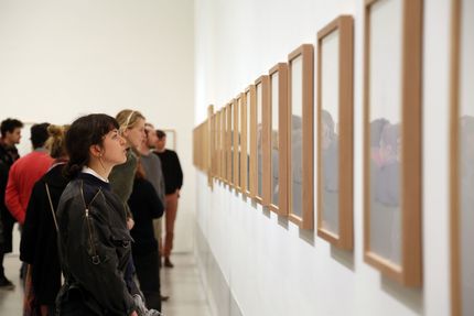 Eröffnung "Erwin Wurm. Bei Mutti" und "Visionäre der Moderne. Paul Scheerbart, Bruno Taut, Paul Goesch" in der Berlinischen Galerie, 14.4.2016, Foto: Amin Akhtar Eröffnung "Erwin Wurm. Bei Mutti" und "Visionäre der Moderne. Paul Scheerbart, Bruno Taut, Paul Goesch" in der Berlinischen Galerie, 14.4.2016, Foto: Amin Akhtar