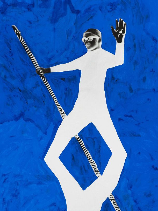 Kunstwerk: Fotoprint einer Person auf Leinwand mit leuchtend blauem Hintergrund.