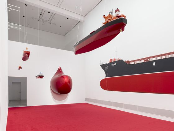 Ausstellungsansicht „Monira Al Qadiri. Hero“, Berlinische Galerie, Foto: © Roman März