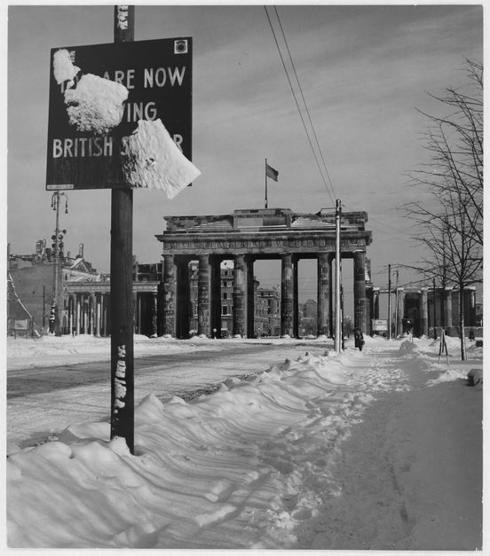 Fritz Eschen, Berlin, Brandenburger Tor, Januar 1954