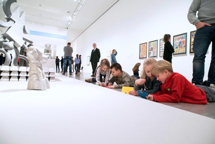 Kindervernissage zur Ausstellung "Eduardo Paolozzi. Lots of Pictures, Lots of Fun" in der Berlinischen Galerie, 11.2.2018, Foto: Barbara Antal Kindervernissage zur Ausstellung "Eduardo Paolozzi. Lots of Pictures, Lots of Fun" in der Berlinischen Galerie, 11.2.2018, Foto: Barbara Antal