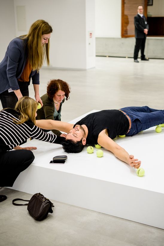 Preview der Ausstellung "Erwin Wurm. Bei Mutti" für Freund*innen der Berlinischen Galerie aus dem Förderverein, 13.4.2016, Foto: Hannes Wiedemann