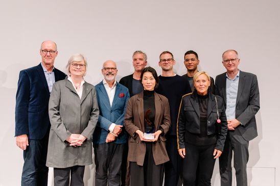 Gruppenfoto der in der Bildunterschrift genannten Personen nach der Preisverleihung