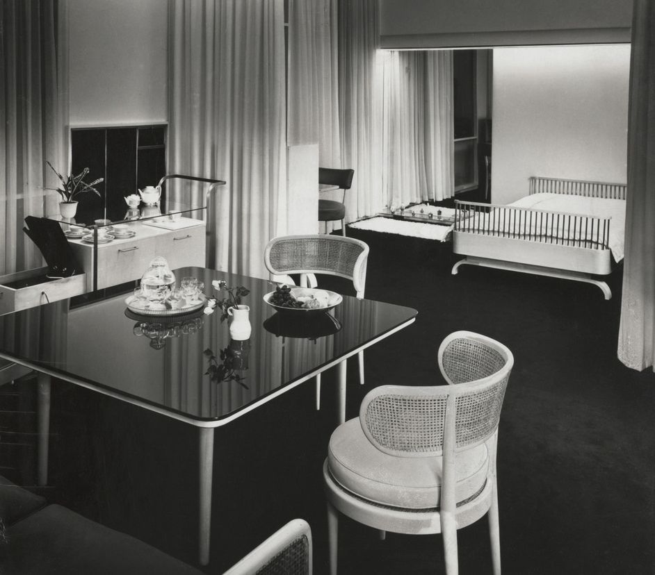 Hugo Schmölz, Woman’s living room and bedroom designed by Geyer-Raack. International Interior Design Exhibition, Cologne 1931