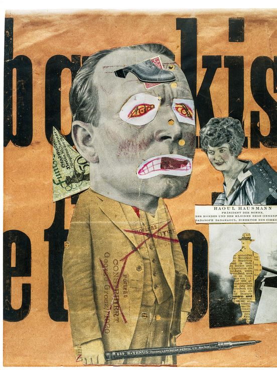 Collage von Raoul Hausmann mit ausgeschnittenen Bildern und Fotografien sowie schwarzer Schrift auf einem orange-farbenen Hintergrund.
