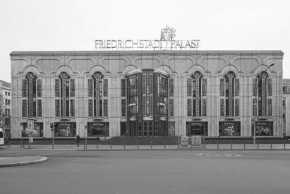 Berliner Architekturen der 1980er Jahre - Audiowalk Route 3, Friedrichstraße 107: Friedrichstadtpalast, Manfred Prasser, Dieter Bankert, Walter Schwarz, Foto: © Ludger Paffrath Berliner Architekturen der 1980er Jahre - Audiowalk Route 3, Friedrichstraße 107: Friedrichstadtpalast, Manfred Prasser, Dieter Bankert, Walter Schwarz, Foto: © Ludger Paffrath
