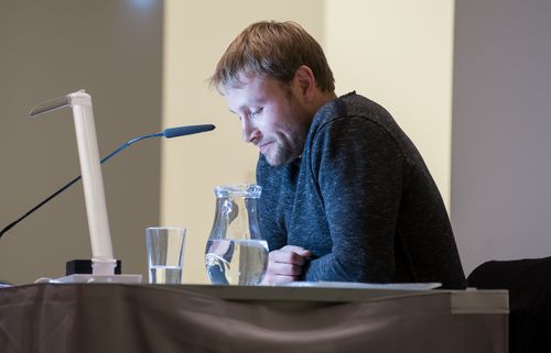Lesung mit Schauspieler Max Riemelt aus Curt Morecks "Führer durch das lasterhafte Berlin" im Rahmen der Ausstellung "Jeanne Mammen. Die Beobachterin" in der Berlinischen Galerie, 12.1.2018, Foto: Harry Schnitger Lesung mit Schauspieler Max Riemelt aus Curt Morecks "Führer durch das lasterhafte Berlin" im Rahmen der Ausstellung "Jeanne Mammen. Die Beobachterin" in der Berlinischen Galerie, 12.1.2018, Foto: Harry Schnitger