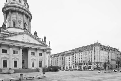 Berliner Architekturen der 1980er Jahre - Audiowalk Route 3, Gendarmenmarkt: Wiederaufbau des Platzes und der Randbebauung, Manfred Prasser, Dieter Bankert, Foto: © Ludger Paffrath Berliner Architekturen der 1980er Jahre - Audiowalk Route 3, Gendarmenmarkt: Wiederaufbau des Platzes und der Randbebauung, Manfred Prasser, Dieter Bankert, Foto: © Ludger Paffrath