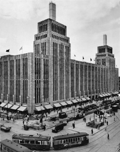 Martin Munkácsi, Karstadt am Hermannplatz, 1929/1930 © ullstein bild collection Martin Munkácsi, Karstadt am Hermannplatz, 1929/1930 © ullstein bild collection