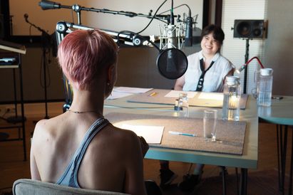Rike Krempkow und Elisa Nguyen Xuan im Studio, Foto: © Paulina Weiß Rike Krempkow und Elisa Nguyen Xuan im Studio, Foto: © Paulina Weiß
