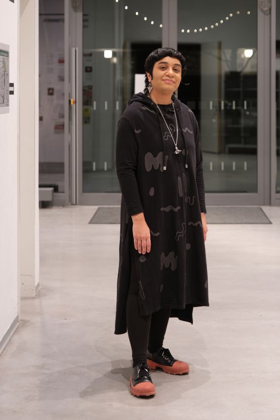 Photo: Portrait of Monira Al Qadiri in the foyer of the Berlinische Galerie.