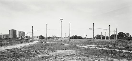 André Kirchner, Ost Hohenschönhausen, Straßenbahnwendeschleife Wartenberg, aus der Serie „Stadtrand Berlin 1993/94“, © André Kirchner; Repro: Anja Elisabeth Witte