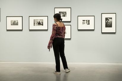 Ausstellungsansicht „Sibylle Bergemann. Stadt Land Hund, Fotografien 1966-2010“ Foto: © Harry Schnitger Ausstellungsansicht „Sibylle Bergemann. Stadt Land Hund, Fotografien 1966-2010“ Foto: © Harry Schnitger
