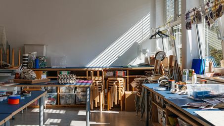 Photo: A workshop room with work tables, chairs and materials.