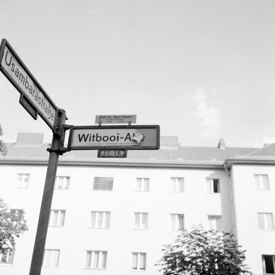 Black and white photography: Akinbode Akinbiyi, Wedding, Berlin, 2005