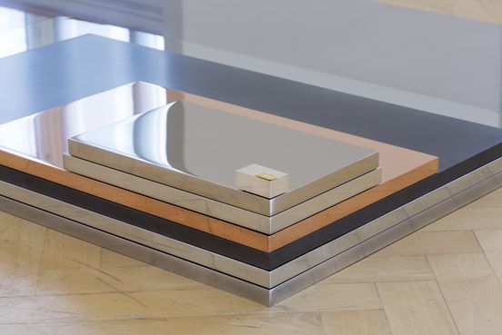 Installation by Alicja Kwade, various metals, 14,5 x 183,5 x 113,4 cm