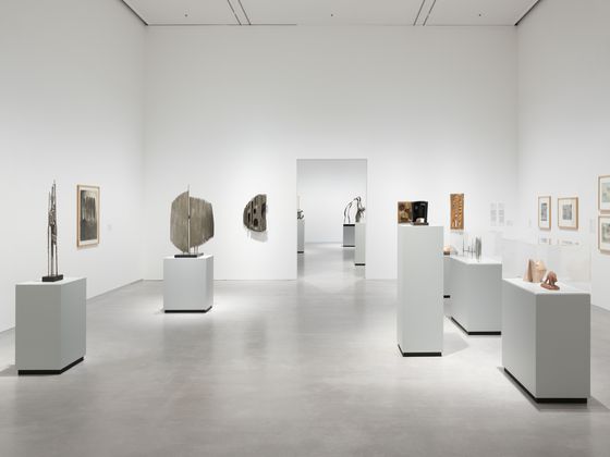 Ausstellungsansicht „Brigitte Meier-Denninghoff. Skulpturen und Zeichnungen 1946-1970“, Berlinische Galerie, Foto: © Roman März