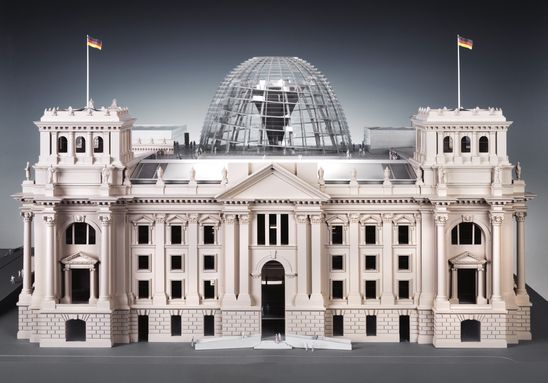 Architekturmodell von Foster + Partner Architekten, ca. 28 x 69 x 45 cm