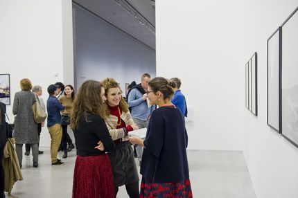 Eröffnung der Ausstellung "Cyrill Lachauer. What do you want here" in der Berlinischen Galerie, 2.11.2017, Foto: Benjamin Pritzkuleit Eröffnung der Ausstellung "Cyrill Lachauer. What do you want here" in der Berlinischen Galerie, 2.11.2017, Foto: Benjamin Pritzkuleit