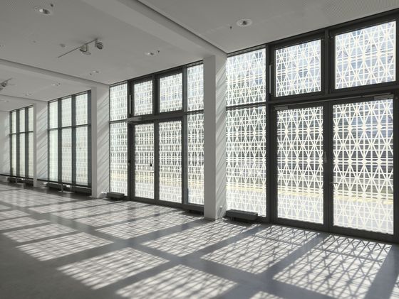 Bettina Pousttchi, Berlin Window, Fotografie auf Vinyl / photographic print on vinyl, Berlinische Galerie, Foto: © Jens Ziehe