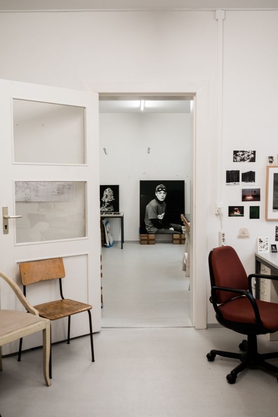 Freunde der Berlinischen Galerie besuchen die Fotografin Loredana Nemes in ihrem Studio, 26.2.2016, Foto: Hannes Wiedemann