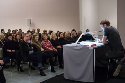 Lesung mit Schauspieler Max Riemelt aus "Auguste Bolte" von Kurt Schwitters, 4.11.2016, Foto: Harry Schnitger Lesung mit Schauspieler Max Riemelt aus "Auguste Bolte" von Kurt Schwitters, 4.11.2016, Foto: Harry Schnitger