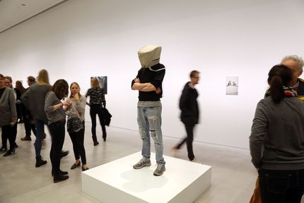 Eröffnung "Erwin Wurm. Bei Mutti" und "Visionäre der Moderne. Paul Scheerbart, Bruno Taut, Paul Goesch" in der Berlinischen Galerie, 14.4.2016, Foto: Amin Akhtar Eröffnung "Erwin Wurm. Bei Mutti" und "Visionäre der Moderne. Paul Scheerbart, Bruno Taut, Paul Goesch" in der Berlinischen Galerie, 14.4.2016, Foto: Amin Akhtar