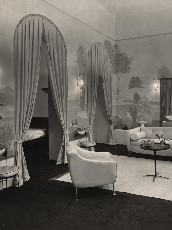 Max Krajewsky, von Ruth Hildegard Geyer-Raack gestalteter Raum der Dame mit angrenzendem Schlafzimmer, Einrichtungshaus „Meisterräume“ Berlin, um 1936