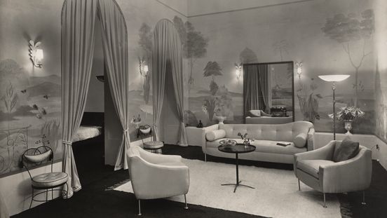 Max Krajewsky, Woman's living room with view at the bedroom by Ruth Hildegard Geyer-Raack, exhibition in the furnishing house "Meisterräume" Berlin, c. 1936