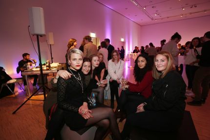 Eröffnung "Erwin Wurm. Bei Mutti" und "Visionäre der Moderne. Paul Scheerbart, Bruno Taut, Paul Goesch" in der Berlinischen Galerie, 14.4.2016, Foto: Amin Akhtar Eröffnung "Erwin Wurm. Bei Mutti" und "Visionäre der Moderne. Paul Scheerbart, Bruno Taut, Paul Goesch" in der Berlinischen Galerie, 14.4.2016, Foto: Amin Akhtar