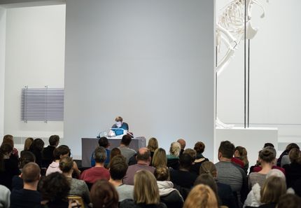 Lesung mit Schauspieler Max Riemelt aus "Auguste Bolte" von Kurt Schwitters, 4.11.2016, Foto: Harry Schnitger Lesung mit Schauspieler Max Riemelt aus "Auguste Bolte" von Kurt Schwitters, 4.11.2016, Foto: Harry Schnitger