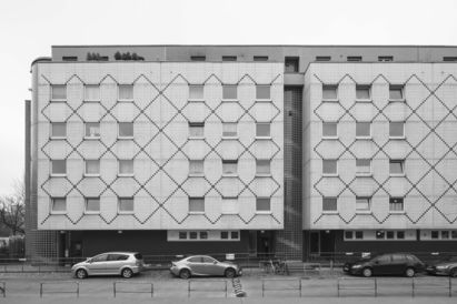 Berliner Architekturen der 1980er Jahre - Audiowalk Route 1, Alte Jakobstraße 129 (Block 33): Wohnbau, Dieter Frowein, Gerhard Spannenberg, Foto: © Ludger Paffrath Berliner Architekturen der 1980er Jahre - Audiowalk Route 1, Alte Jakobstraße 129 (Block 33): Wohnbau, Dieter Frowein, Gerhard Spannenberg, Foto: © Ludger Paffrath