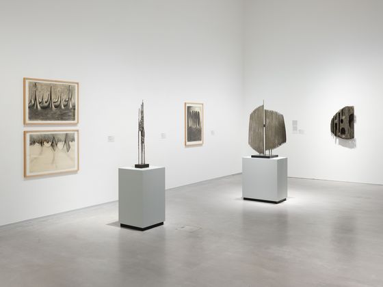 Ausstellungsansicht „Brigitte Meier-Denninghoff. Skulpturen und Zeichnungen 1946-1970“, Berlinische Galerie, Foto: © Roman März