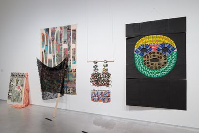 Ausstellungsansicht "Klassenfragen. Kunst und ihre Produktionsbedingungen", Berlinische Galerie, Foto: © Benjamin Renter Ausstellungsansicht "Klassenfragen. Kunst und ihre Produktionsbedingungen", Berlinische Galerie, Foto: © Benjamin Renter